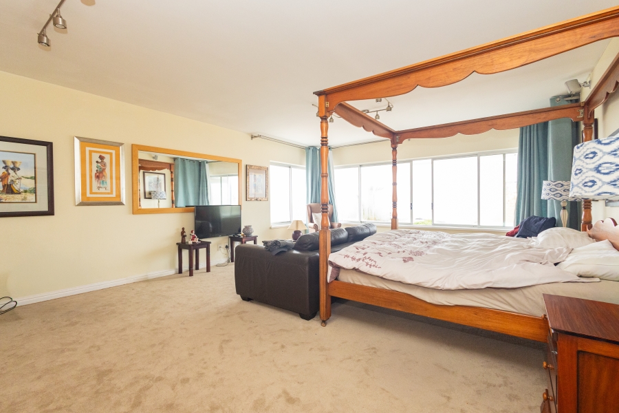 6 Bedroom Property for Sale in Bloubergstrand Western Cape